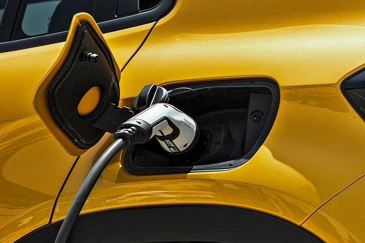 3999667 1.2 Summit 5dr